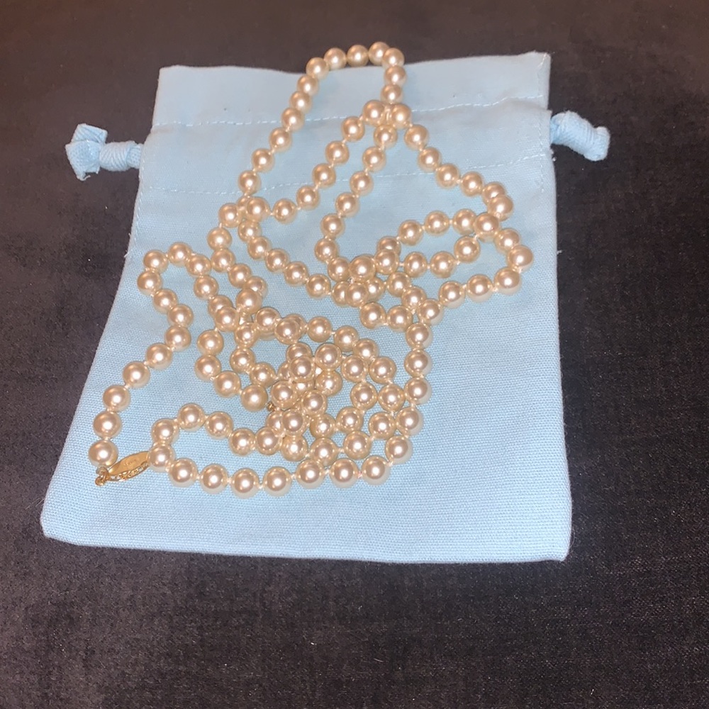 G. Silver vintage pearl necklace